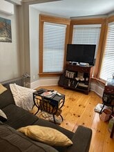 179 Putnam St, Unit 2 in Boston, MA - Foto de edificio - Building Photo