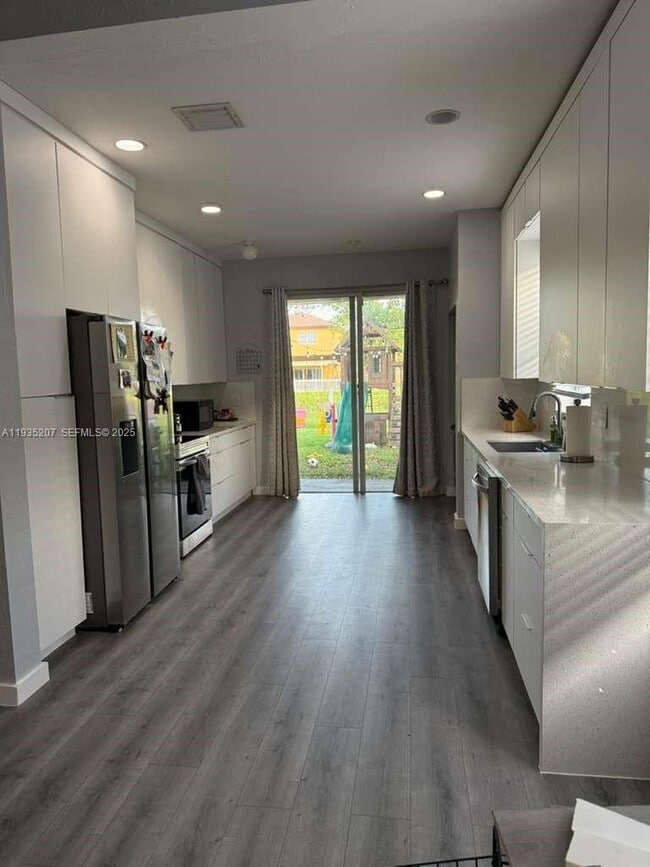 1271 NE 40th Rd in Homestead, FL - Building Photo - Building Photo