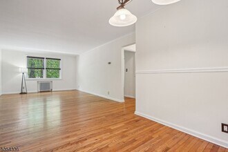 349 Bloomfield Ave in Verona, NJ - Building Photo - Building Photo