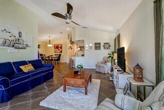 9840 Luna Cir, Unit 201 in Naples, FL - Building Photo - Building Photo