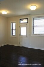 1606 W Belle Plaine Ave, Unit 1 in Chicago, IL - Building Photo - Building Photo