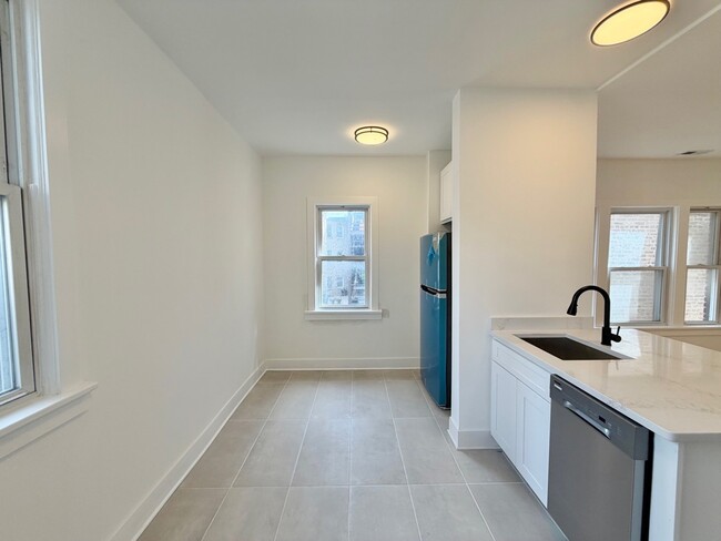 1522 W Ardmore Ave, Unit 1E in Chicago, IL - Building Photo - Building Photo