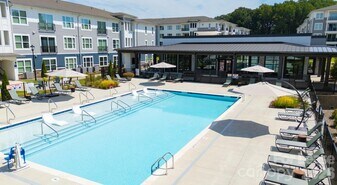 2546 Perimeter Pointe Pkwy in Charlotte, NC - Building Photo