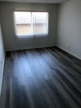 1809 Berendo N St, Unit 108 in Los Angeles, CA - Foto de edificio - Building Photo