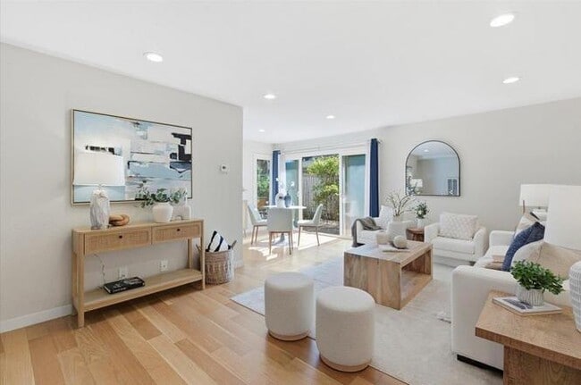 280 Easy St in Mountain View, CA - Foto de edificio - Building Photo