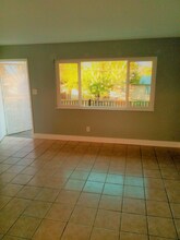 1050 Grand Ave, Unit D in Sacramento, CA - Building Photo - Building Photo