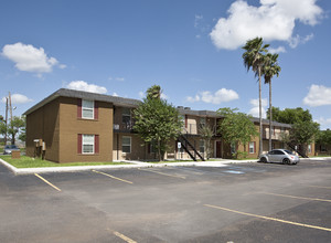 Diamante Apartments in Harlingen, TX - Foto de edificio - Building Photo