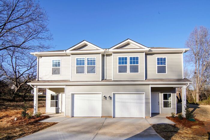 309 E 6th St in Cherryville, NC - Building Photo