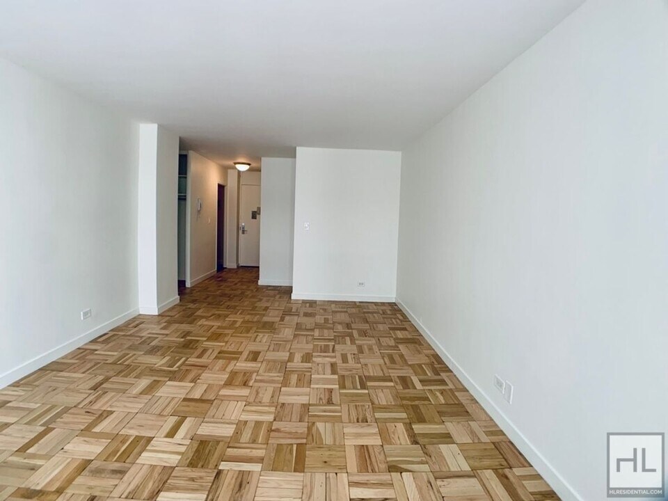 EAST 49 STREET in New York, NY - Foto de edificio