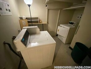 822 Huntington Ave in Boston, MA - Foto de edificio - Building Photo