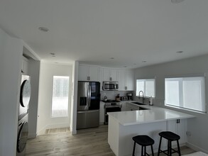 211 36th Pl, Unit M.B.Modern Sea View in Manhattan Beach, CA - Building Photo - Building Photo