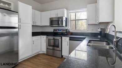 9727 Touchton Rd in Jacksonville, FL - Foto de edificio - Building Photo