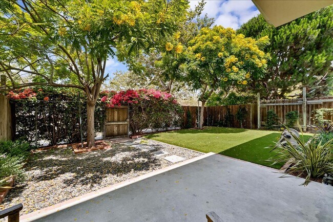 1701 Washington Way, Unit UNIT 05 in Los Angeles, CA - Building Photo - Building Photo