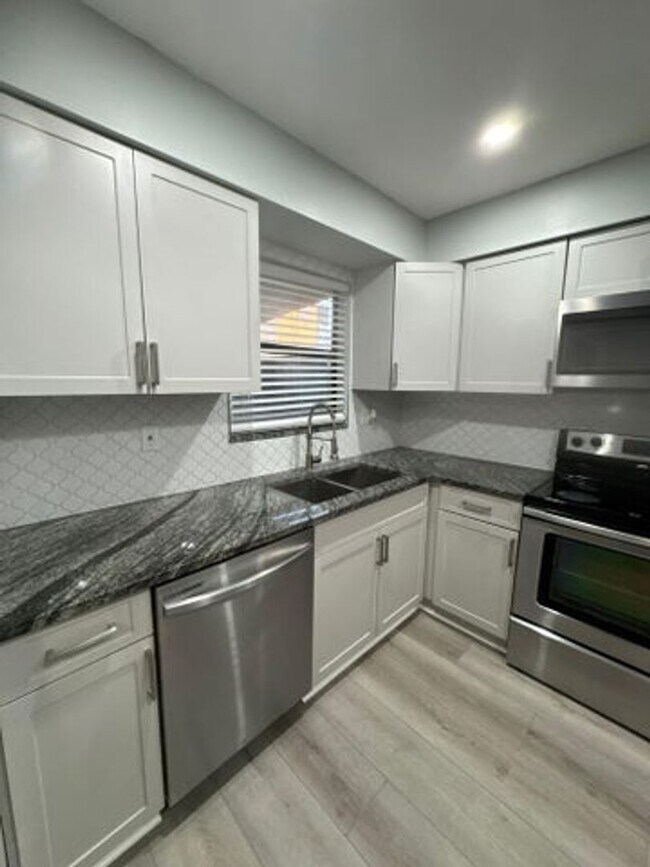 5205 Bayside Dr in Greenacres, FL - Building Photo - Building Photo