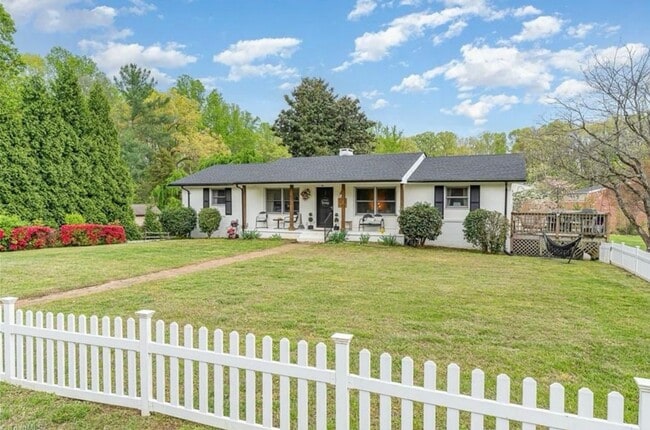 property at 2606 Wexford Pl