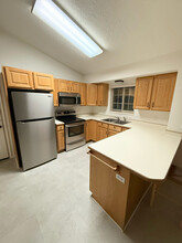 460 E 950 N, Unit Upstairs Apartment in Springville, UT - Foto de edificio - Building Photo