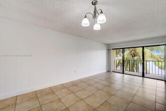 1566 Lake Crystal Dr in West Palm Beach, FL - Building Photo - Building Photo