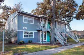 zLakewood Oaks in Jacksonville, FL - Building Photo - Building Photo