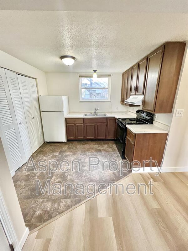 2216 Piper Pl in Burlington, IA - Building Photo - Building Photo