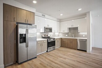 ROEN Menlo Park in Menlo Park, CA - Foto de edificio - Building Photo