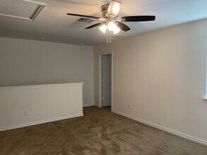 8418 Fortuna Vly in San Antonio, TX - Foto de edificio - Building Photo