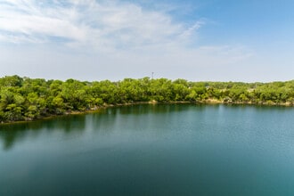 Magnolia Lake Apartments in Wichita, KS - Foto de edificio - Building Photo