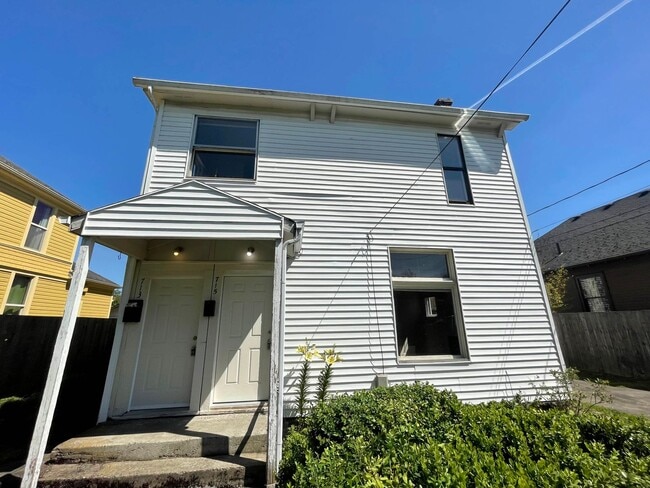 property at 713-715-715 NE Jarrett St