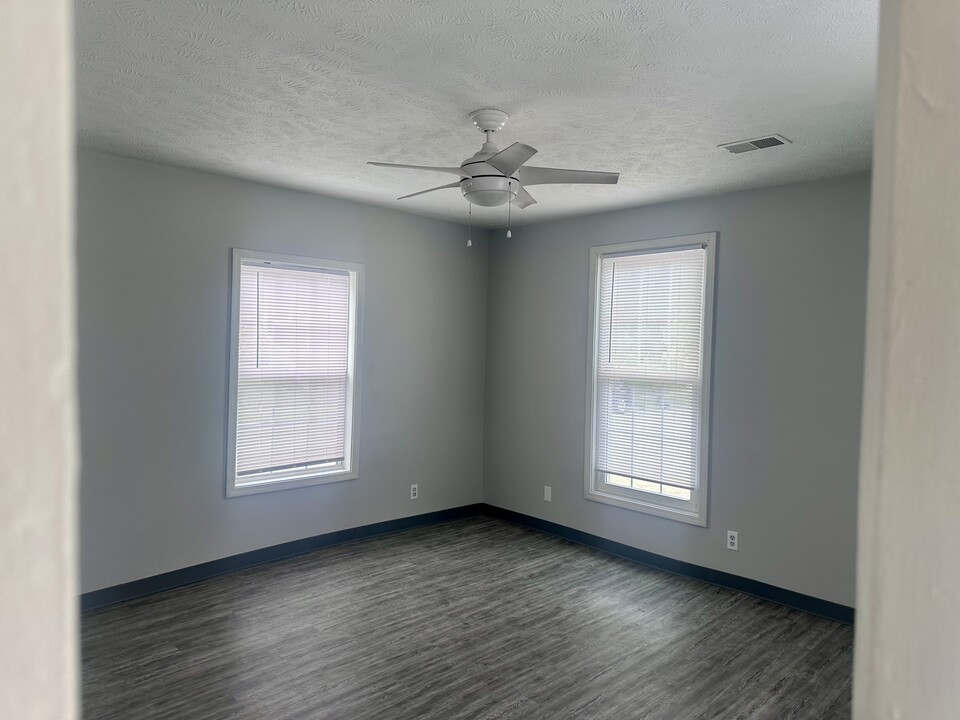 930 Shelby Pkwy, Unit 1 in Louisville, KY - Foto de edificio