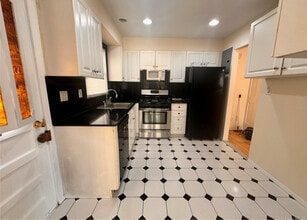 15-83 208th Pl in Queens, NY - Building Photo - Building Photo