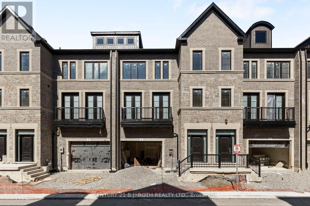 260 Eagle St in Newmarket, ON - Building Photo