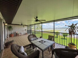 2410 Hartridge Point Dr W in Winter Haven, FL - Building Photo