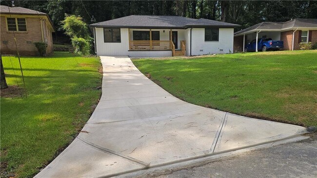 2084 Snow Rd SW in Atlanta, GA - Building Photo - Building Photo