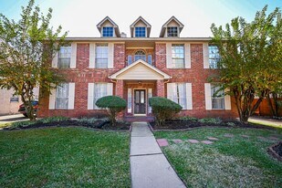 9731 New Kent Dr in Sugar Land, TX - Building Photo