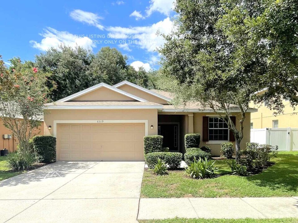 6319 Twin Bridges Dr in Zephyrhills, FL - Building Photo