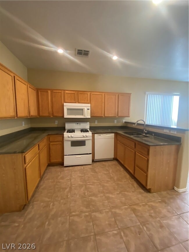 6237 Castle Kennedy St in Henderson, NV - Building Photo - Building Photo