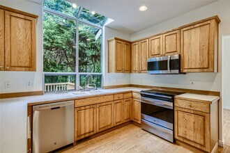 9038 NE 160th Pl in Kenmore, WA - Building Photo - Building Photo