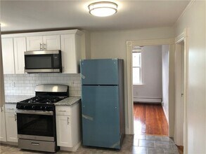 299 State St in Bristol, RI - Building Photo - Building Photo