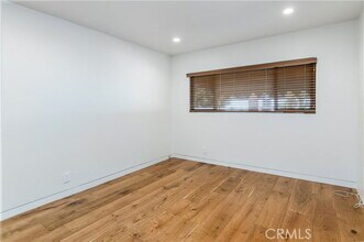 15439 Vose St in Los Angeles, CA - Building Photo - Building Photo