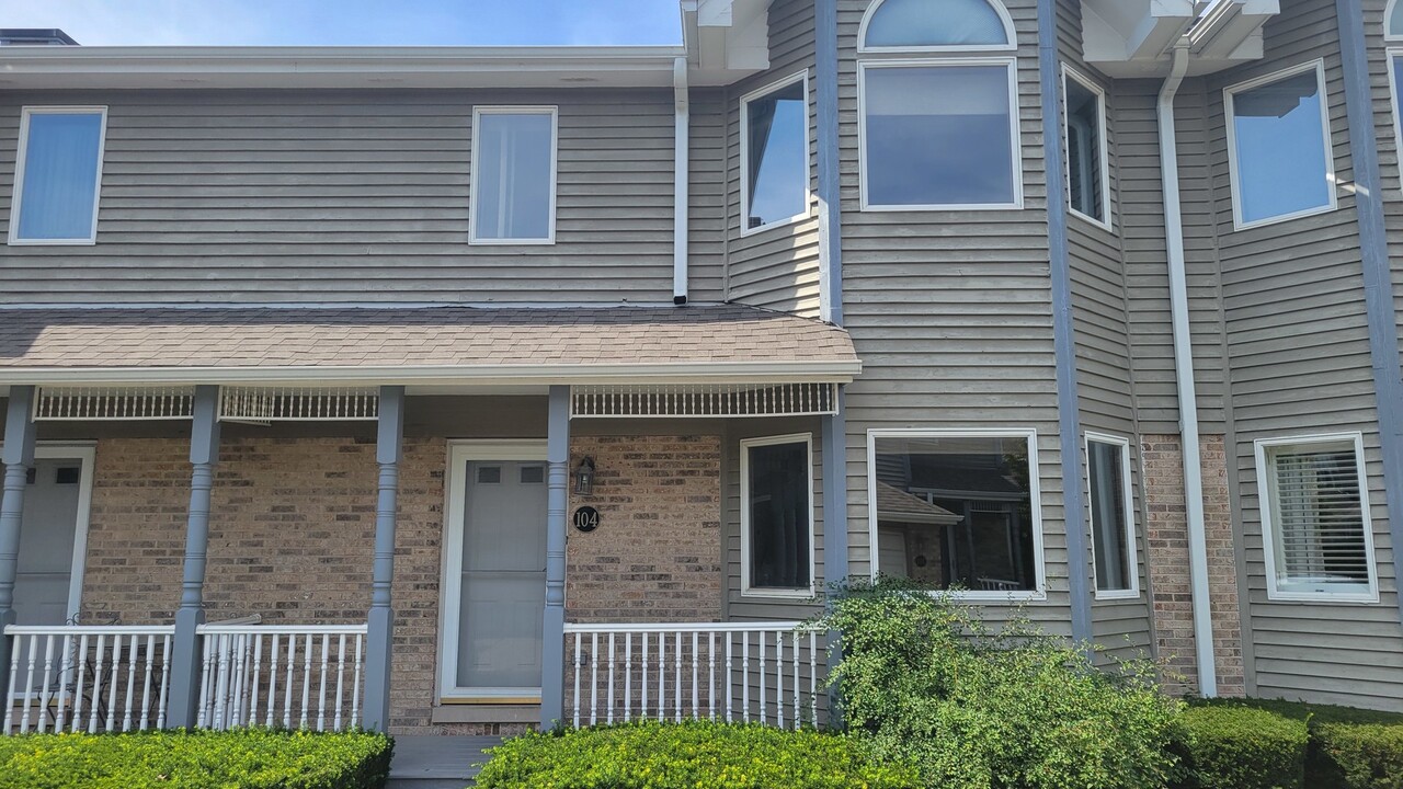 104 Quail Dr in Countryside, IL - Building Photo