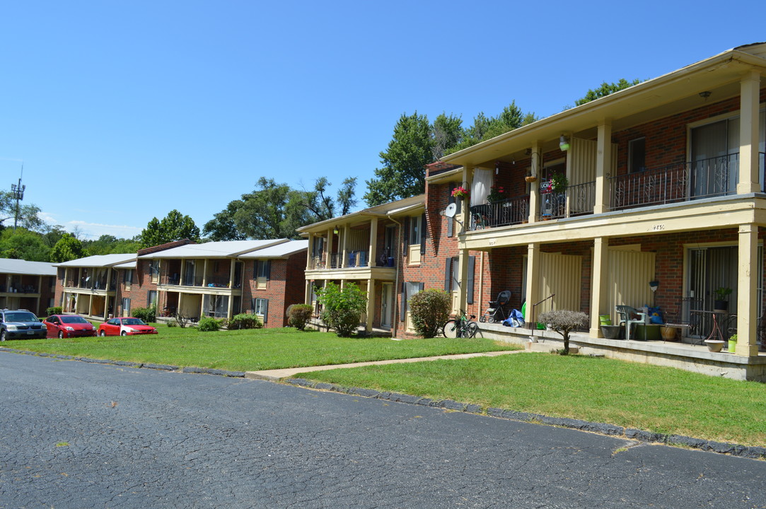 Raytown Garden Apartments in Raytown, MO - Building Photo