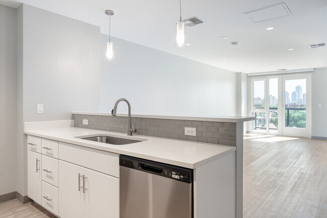 Sheffield of Lincoln Park in Chicago, IL - Building Photo - Interior Photo