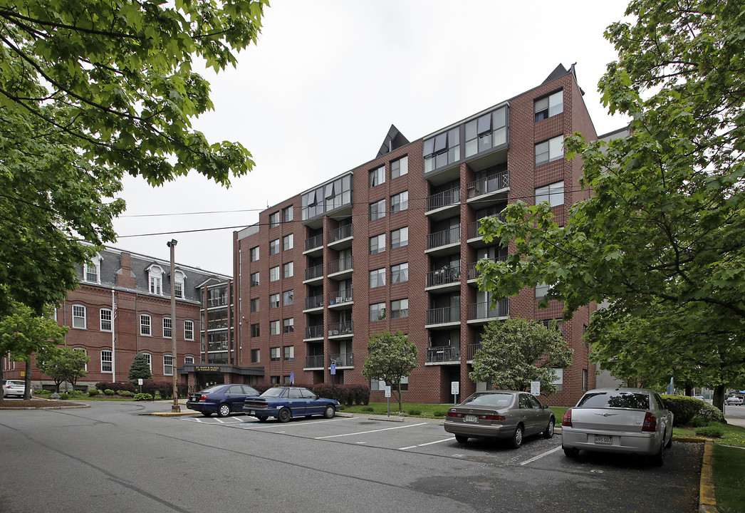 St. Mary's Plaza in Lynn, MA - Foto de edificio