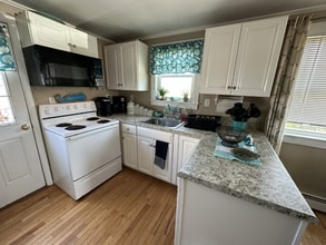 1 Thorwald Ave in Hampton, NH - Building Photo - Building Photo