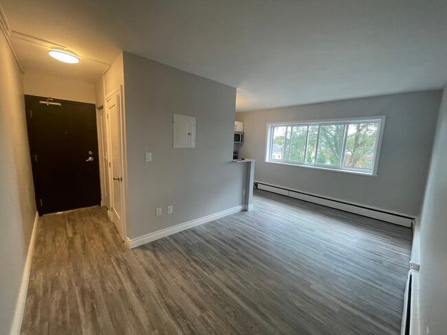 385 Melvin Ave in Hamilton, ON - Building Photo - Building Photo