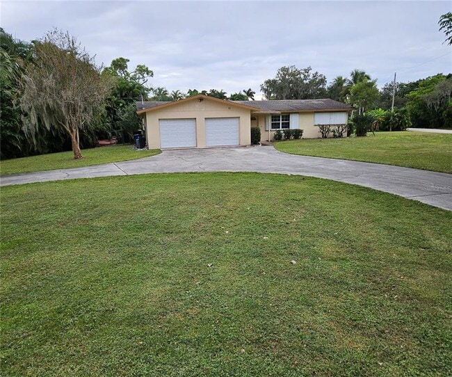 51 Lagoon Dr in North Fort Myers, FL - Building Photo - Building Photo