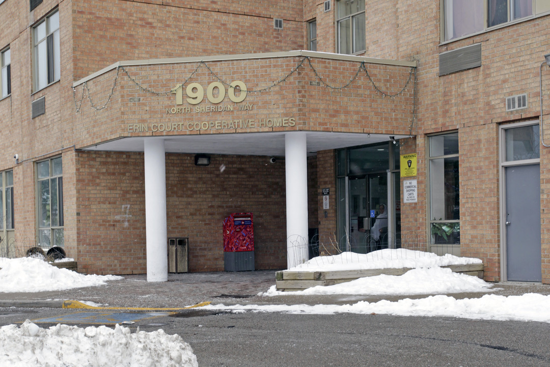 Erin Court Co Op in Mississauga, ON - Building Photo