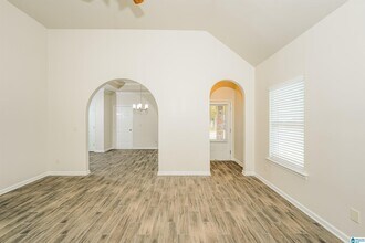 6459 Southern Trace Dr in Leeds, AL - Foto de edificio - Building Photo