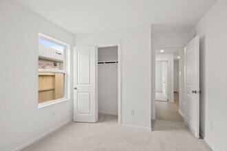 21567 Casavatore Dr in New Caney, TX - Foto de edificio - Building Photo