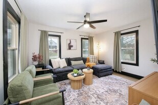 303 E Washington St in Medina, OH - Building Photo