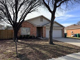 1113 Greenbend Dr in Denton, TX - Building Photo